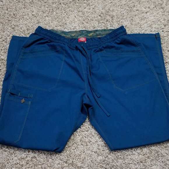 Scrubs - Picture 3 of 3